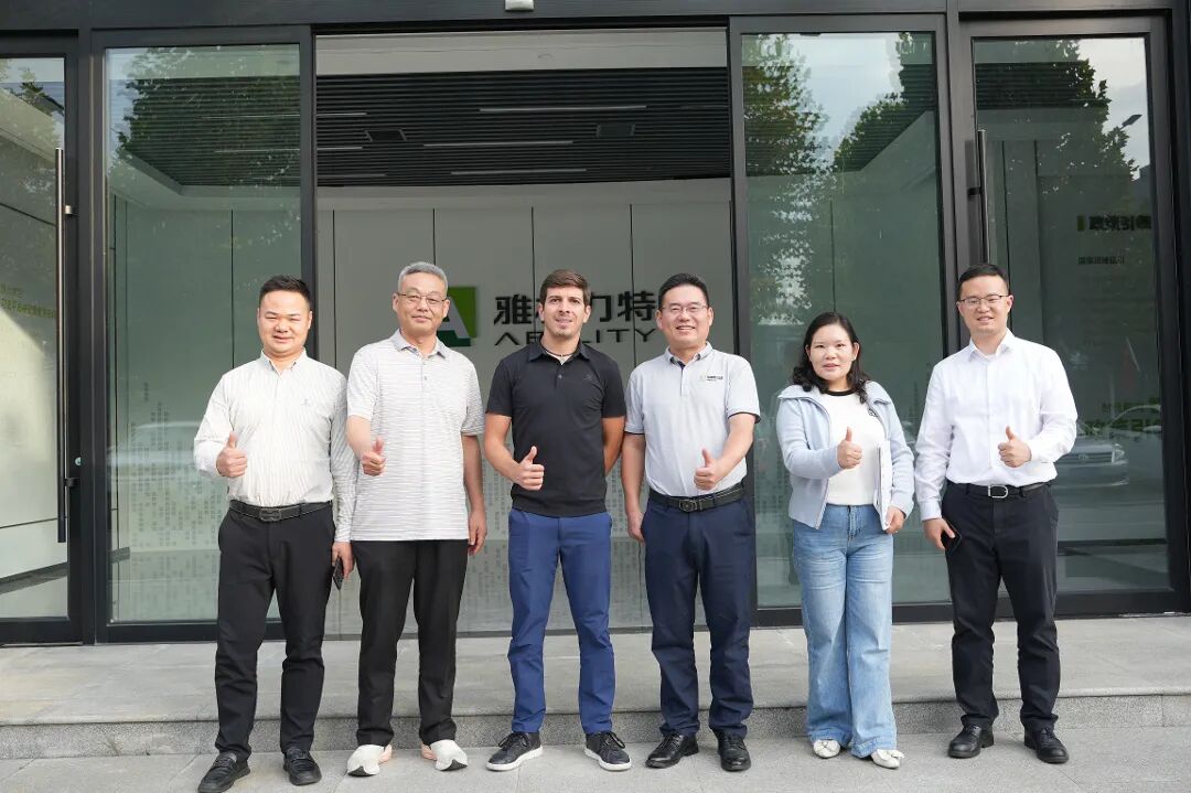 判断一家中国电力设备企业的出海实力，核心标尺早已改变 —— 是单纯售卖单品？还是输出可落地的整套补能方案